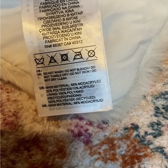 adidas x IVY PARK Unisex Faux Fur Scarf in White/Black - Picture 3 of 7